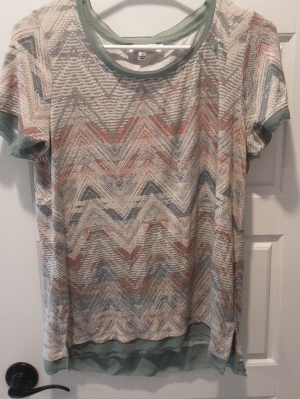 Rose & Olive Short Sleeve Chevron Tee in Sage, Rust and Denim